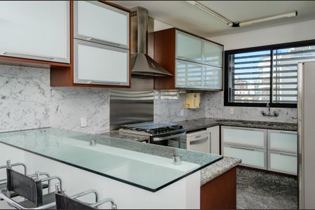 Apartamento para alugar com 600m², 4 quartos e 3 vagas Apartamento para alugar com 600m², 4 quartos e 3 vagasCozinha