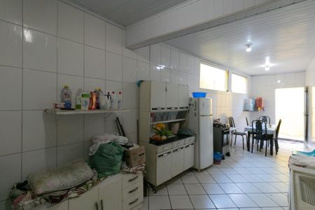 Casa à venda com 204m², 3 quartos e 2 vagas Casa à venda com 204m², 3 quartos e 2 vagasCozinha e Área de Serviço