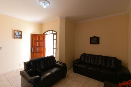Casa à venda com 204m², 3 quartos e 2 vagas Casa à venda com 204m², 3 quartos e 2 vagasSala