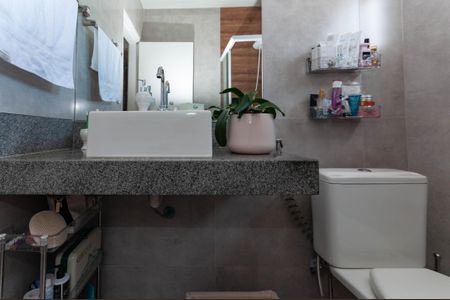 Apartamento à venda com 79m², 2 quartos e sem vaga Apartamento à venda com 79m², 2 quartos e sem vagaBanheiro Social