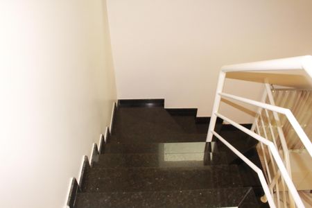 Casa à venda com 115m², 3 quartos e 3 vagasEscada