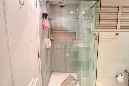 Apartamento à venda com 105m², 3 quartos e 1 vaga Apartamento à venda com 105m², 3 quartos e 1 vagaBanheiro da Suíte