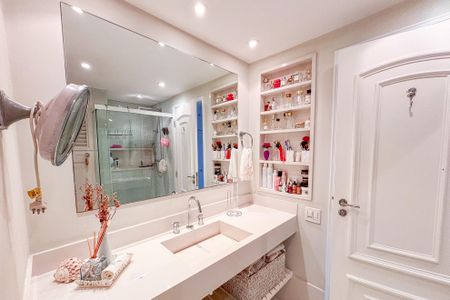 Apartamento à venda com 105m², 3 quartos e 1 vaga Apartamento à venda com 105m², 3 quartos e 1 vagaBanheiro da Suíte