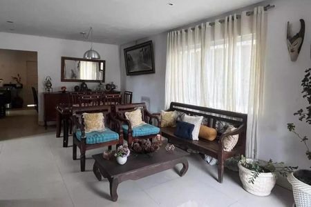 Casa à venda com 390m², 4 quartos e 3 vagas