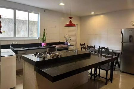 Casa à venda com 390m², 4 quartos e 3 vagas