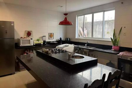 Casa à venda com 390m², 4 quartos e 3 vagas