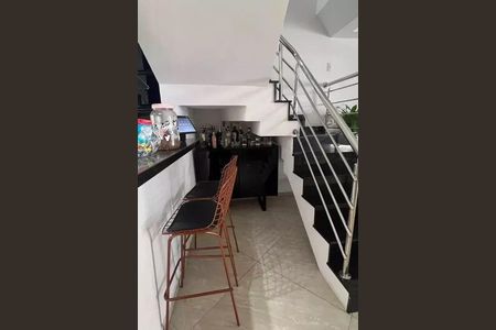 Casa à venda com 196m², 4 quartos e 2 vagas
