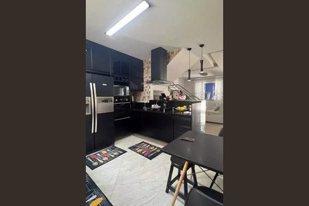 Casa à venda com 196m², 4 quartos e 2 vagas