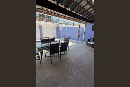 Casa à venda com 196m², 4 quartos e 2 vagas