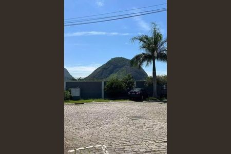 Casa à venda com 196m², 4 quartos e 2 vagas