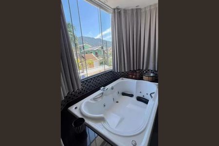 Casa à venda com 196m², 4 quartos e 2 vagas