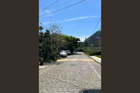 Casa à venda com 196m², 4 quartos e 2 vagas