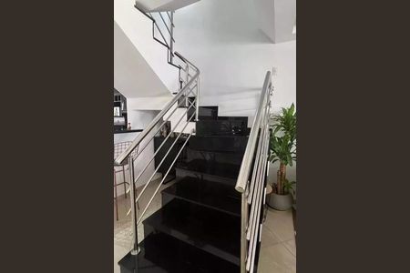 Casa à venda com 196m², 4 quartos e 2 vagas