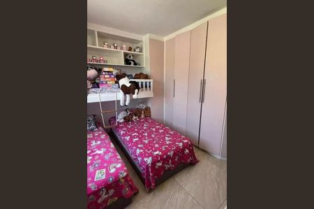 Casa à venda com 196m², 4 quartos e 2 vagas