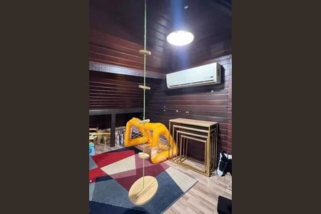 Casa à venda com 196m², 4 quartos e 2 vagas