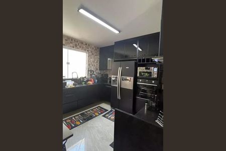 Casa à venda com 196m², 4 quartos e 2 vagas
