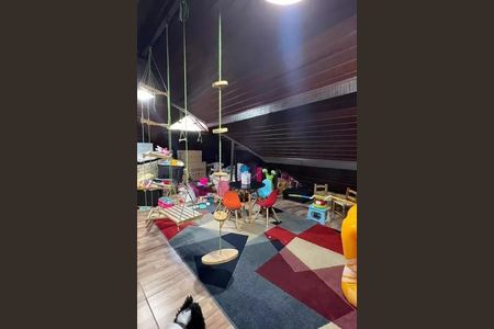 Casa à venda com 196m², 4 quartos e 2 vagas