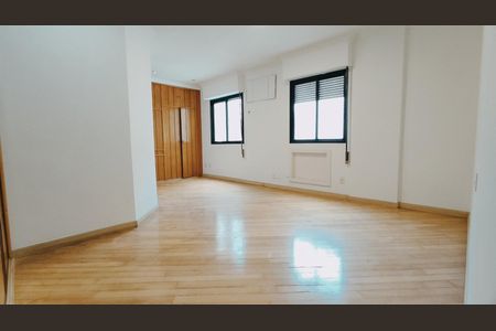 Apartamento à venda com 272m², 4 quartos e 2 vagas