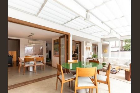 Casa à venda com 608m², 3 quartos e sem vaga