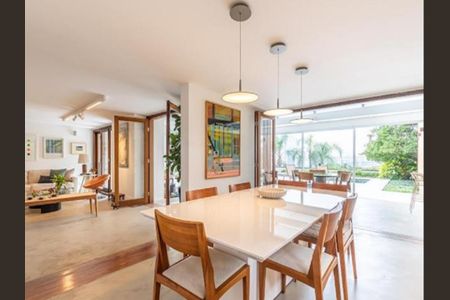 Casa à venda com 608m², 3 quartos e sem vaga