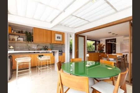 Casa à venda com 608m², 3 quartos e sem vaga