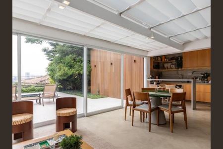 Casa à venda com 608m², 3 quartos e sem vaga