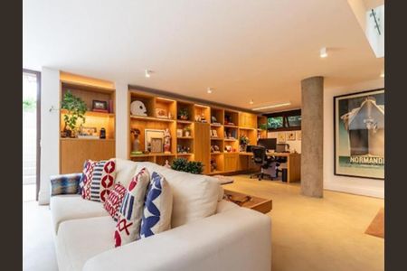 Casa à venda com 608m², 3 quartos e sem vaga