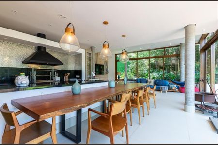 Casa à venda com 650m², 5 quartos e 5 vagas