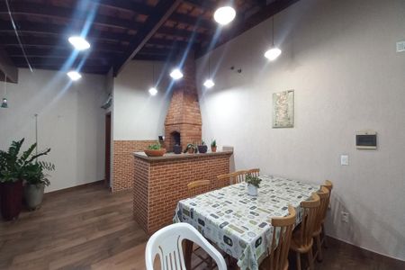 Casa à venda com 270m², 3 quartos e 2 vagas Casa à venda com 270m², 3 quartos e 2 vagasÁrea comum - Churrasqueira