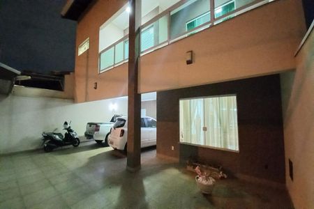 Casa à venda com 270m², 3 quartos e 2 vagas Casa à venda com 270m², 3 quartos e 2 vagasFachada do Prédio