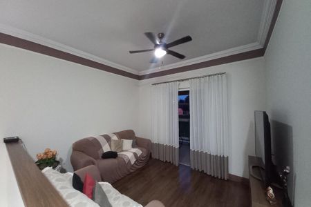 Casa à venda com 270m², 3 quartos e 2 vagas Casa à venda com 270m², 3 quartos e 2 vagasSala de TV