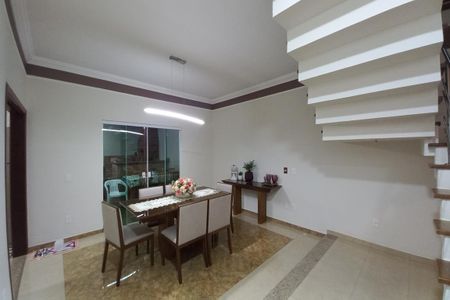 Casa à venda com 270m², 3 quartos e 2 vagas Casa à venda com 270m², 3 quartos e 2 vagasSala de Jantar