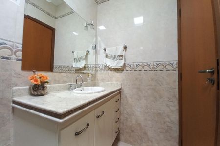 Casa à venda com 270m², 3 quartos e 2 vagas Casa à venda com 270m², 3 quartos e 2 vagasBanheiro