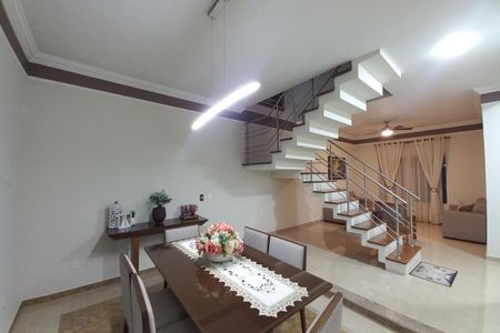 Casa à venda com 270m², 3 quartos e 2 vagas Casa à venda com 270m², 3 quartos e 2 vagasSala de Jantar