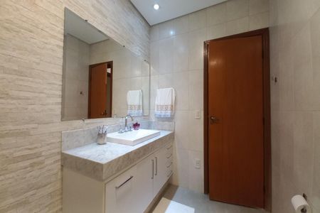 Casa à venda com 270m², 3 quartos e 2 vagas Casa à venda com 270m², 3 quartos e 2 vagasBanheiro da Suíte