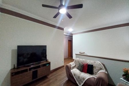 Casa à venda com 270m², 3 quartos e 2 vagas Casa à venda com 270m², 3 quartos e 2 vagasSala de TV