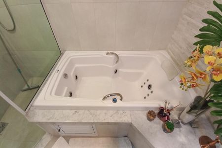 Casa à venda com 270m², 3 quartos e 2 vagas Casa à venda com 270m², 3 quartos e 2 vagasDetalhe do Banheiro da Suite