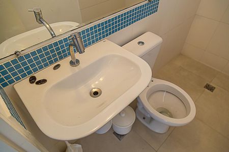 Casa à venda com 160m², 3 quartos e 1 vaga Casa à venda com 160m², 3 quartos e 1 vagaBanheiro de Serviço