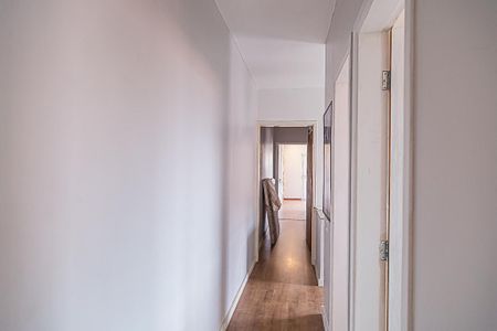 Casa à venda com 160m², 3 quartos e 1 vaga Casa à venda com 160m², 3 quartos e 1 vagaCorredor