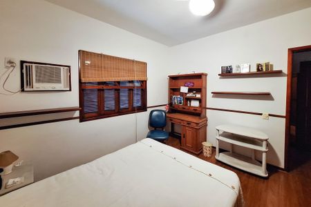 Casa de condomínio à venda com 380m², 4 quartos e 4 vagas Casa de condomínio à venda com 380m², 4 quartos e 4 vagasQuarto 2