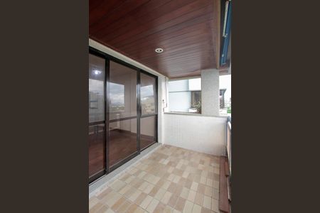 Apartamento à venda com 85m², 2 quartos e 1 vaga Apartamento à venda com 85m², 2 quartos e 1 vagaVaranda