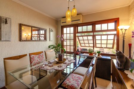 Casa de condomínio à venda com 229m², 3 quartos e 2 vagas Casa de condomínio à venda com 229m², 3 quartos e 2 vagasSala de Jantar