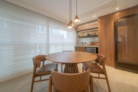 Apartamento à venda com 139m², 3 quartos e 2 vagas Apartamento à venda com 139m², 3 quartos e 2 vagasVaranda