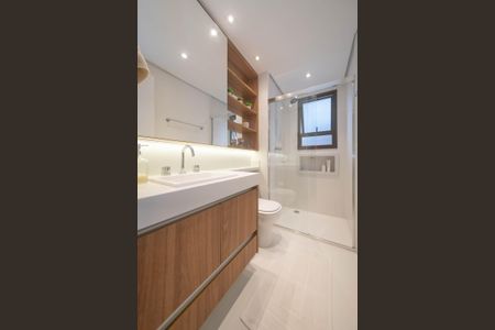 Apartamento à venda com 139m², 3 quartos e 2 vagas Apartamento à venda com 139m², 3 quartos e 2 vagasBanheiro da Suíte 1