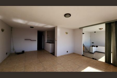 Casa à venda com 540m², 3 quartos e sem vaga Casa à venda com 540m², 3 quartos e sem vagaSala
