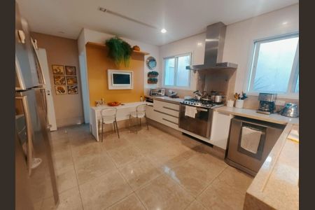 Casa à venda com 450m², 5 quartos e 4 vagas Casa à venda com 450m², 5 quartos e 4 vagasFoto 07