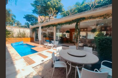 Casa à venda com 450m², 5 quartos e 4 vagas Casa à venda com 450m², 5 quartos e 4 vagasFoto 02