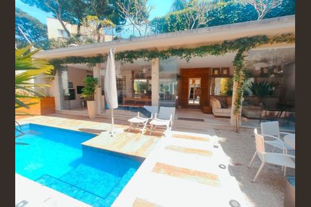 Casa à venda com 450m², 5 quartos e 4 vagas Casa à venda com 450m², 5 quartos e 4 vagasFoto 01