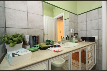 Casa à venda com 830m², 4 quartos e 4 vagasBanheiro 4