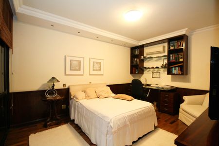 Casa à venda com 830m², 4 quartos e 4 vagasSuíte 3